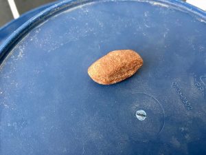 Comment reconnaitre une hématite en orpaillage ? 2 hématite sur un pan