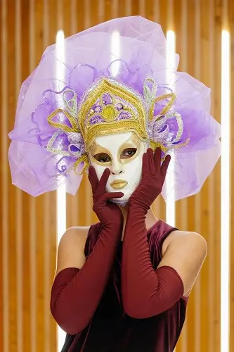 masque de carnaval de Venise ornée d’or