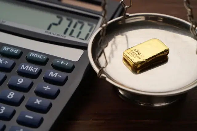 pesée du poids d'un lingot d'or