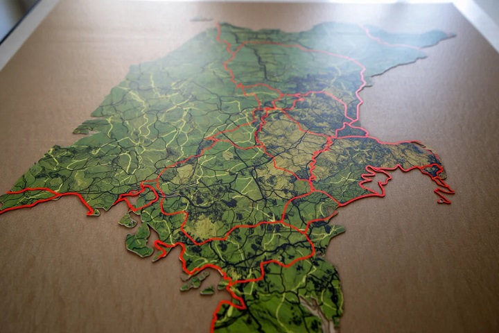 Carte de la Bretagne, illustrant l'étendue colossale des 850 km² de permis de recherche minière demandés par Aurania Resources.