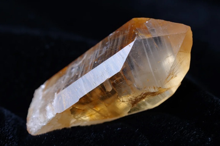 Zircon brut cristallisé