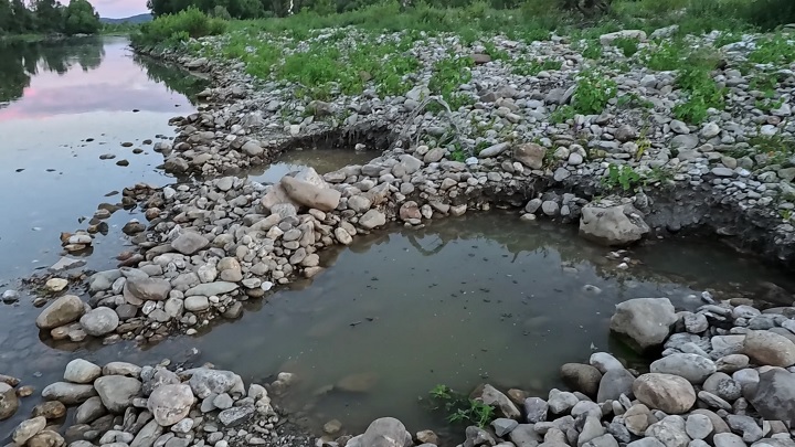 2 énormes trous dans le placer