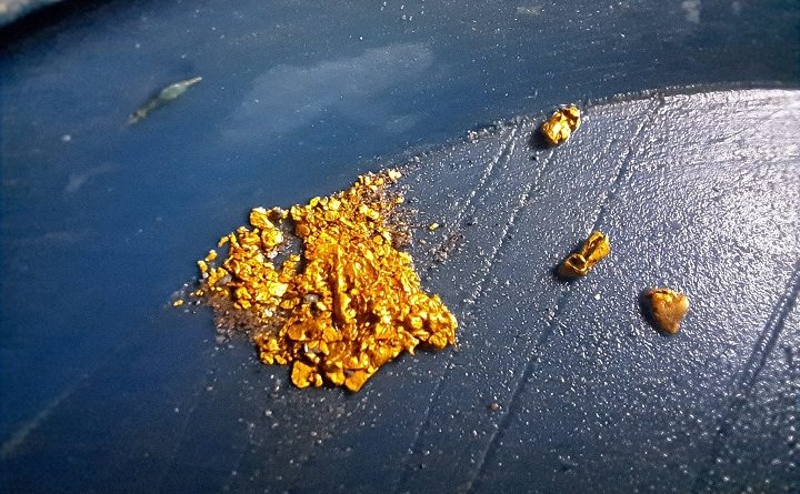 paillettes et pépite du Gard