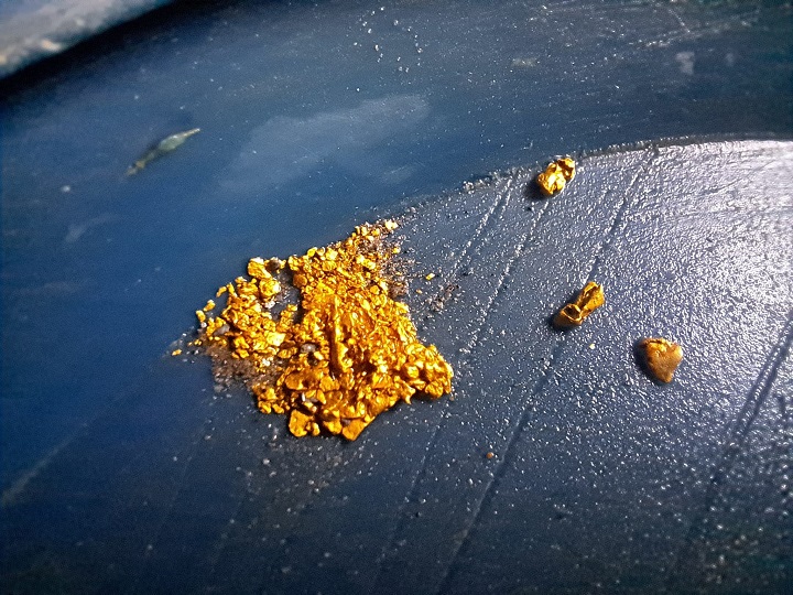 paillettes et pépite du Gard